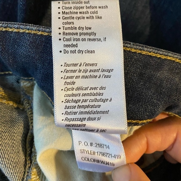 PAIGE Woman’s Dark Wash Cotton Blend Bermuda Raw Hem Jean Shorts, Size 25 - Picture 5 of 9